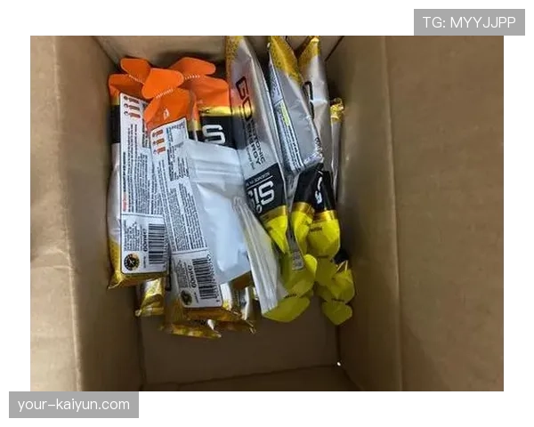 张楠家的冰箱里塞满了能量胶，连饮料都按训练时段分好类