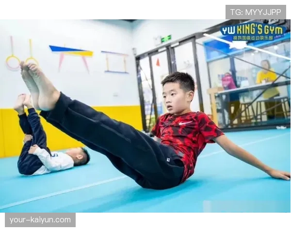 杨威退役后带娃比练体操还狠？这作息表我直接看傻